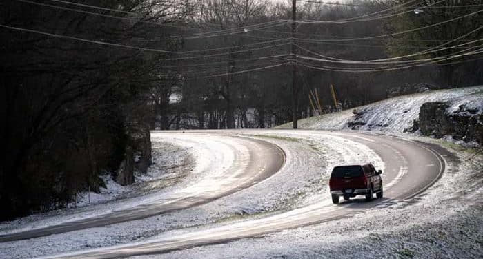 “Icy Rural Roads Force More School Closures in Middle Tennessee After Snowstorm”